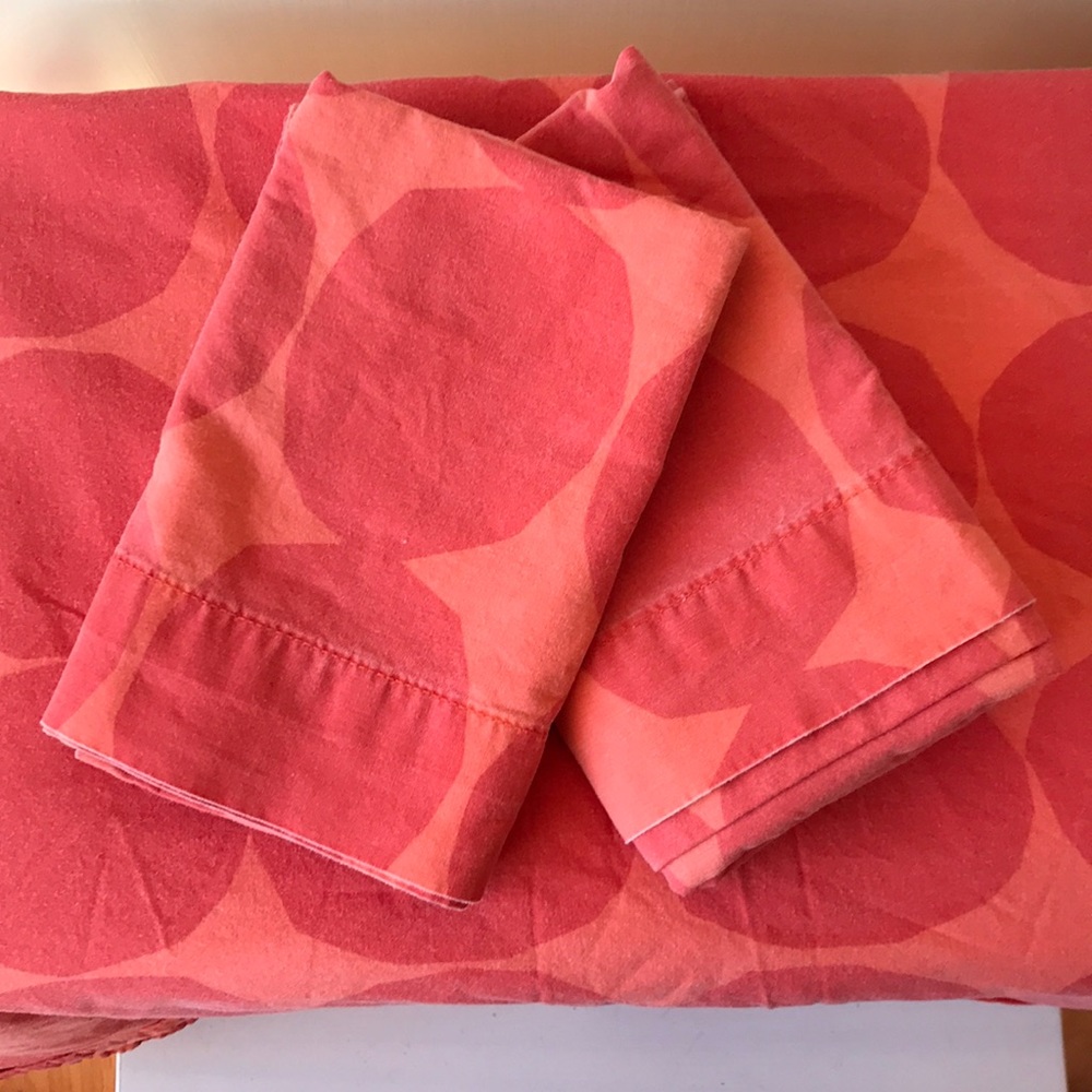 Orange top sheet and pillowcases
